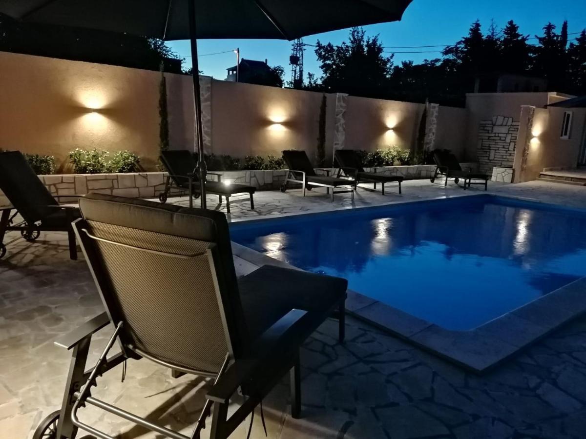 Villa Mir Pridraga Exteriör bild